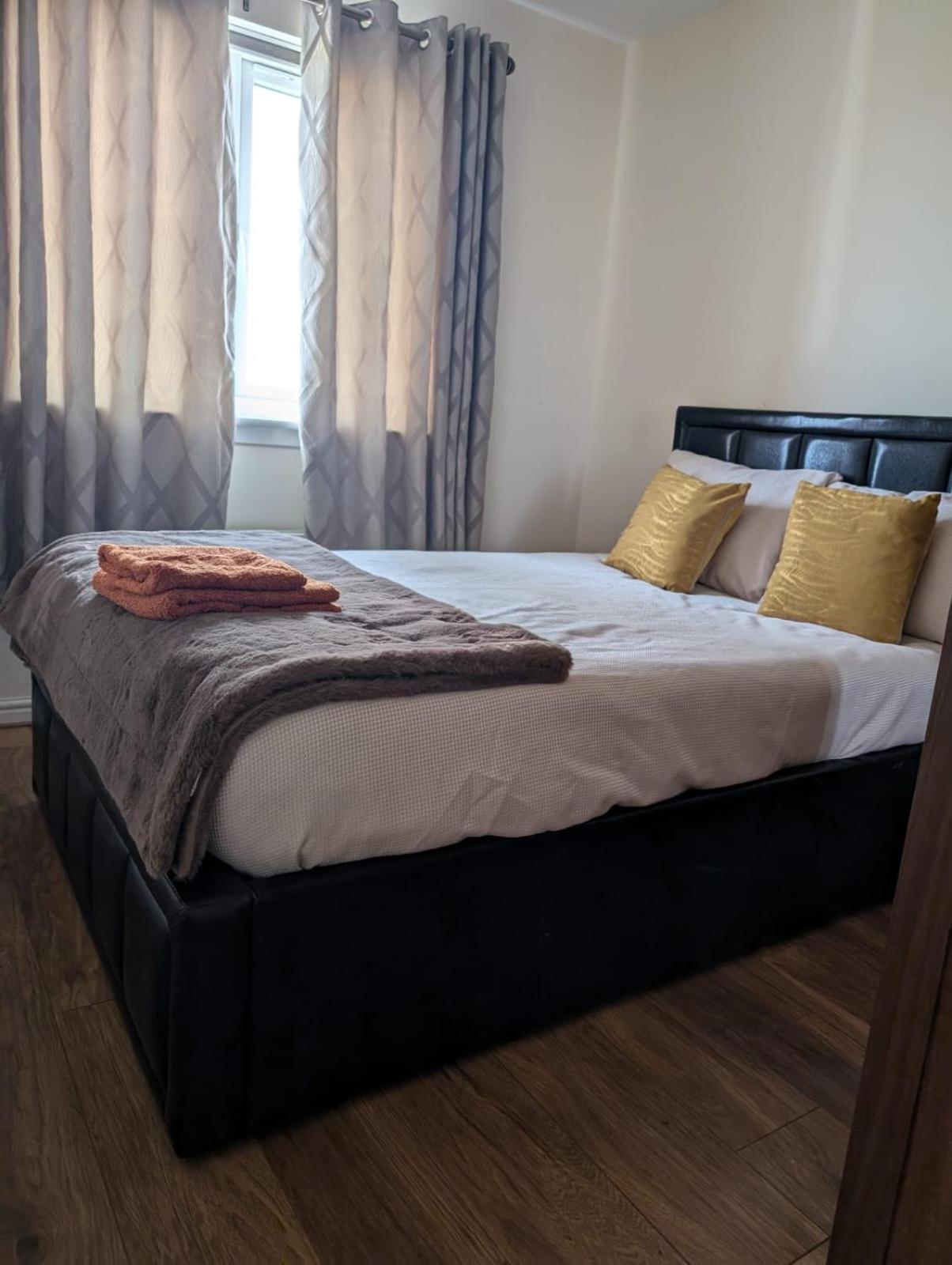 Holytown Homes Экстерьер фото